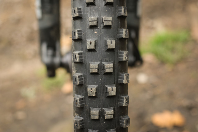 Specialized Hillbilly 2.6 Gripton GRID Tyre-4.jpg