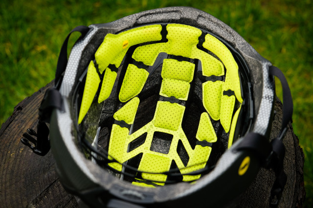 Specialized MIPS ANGi Helmets Ambush-16.jpg