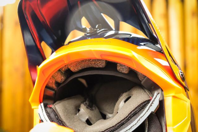 Specialized MIPS ANGi Helmets Dissent-29.jpg