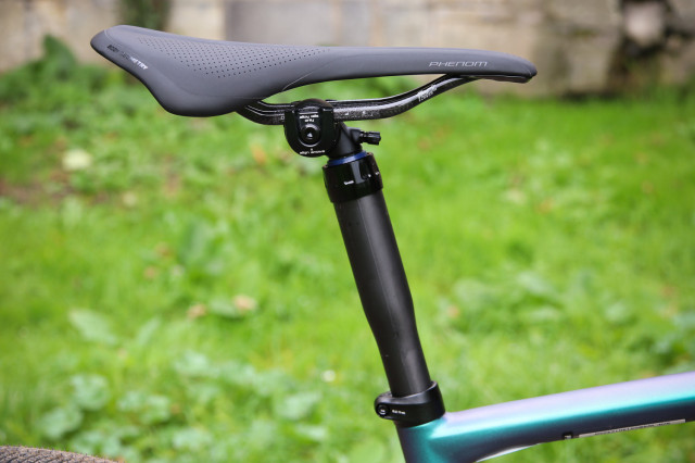 Specialized S-Works Diverge - saddle and dropper post.jpg