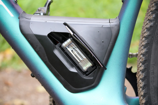 Specialized S-Works Diverge - tool box 2.jpg