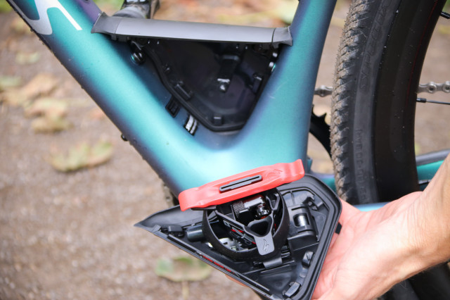 Specialized S-Works Diverge - tool box 3.jpg