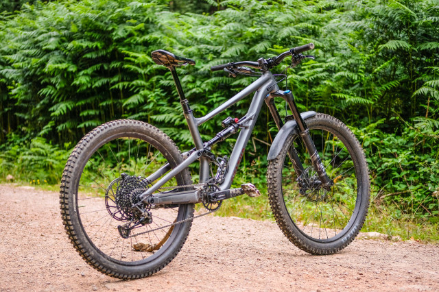 Specialized Status front centre-22.jpg