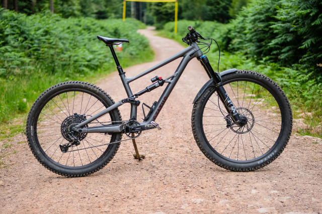 Specialized Status whole bike-20.jpg