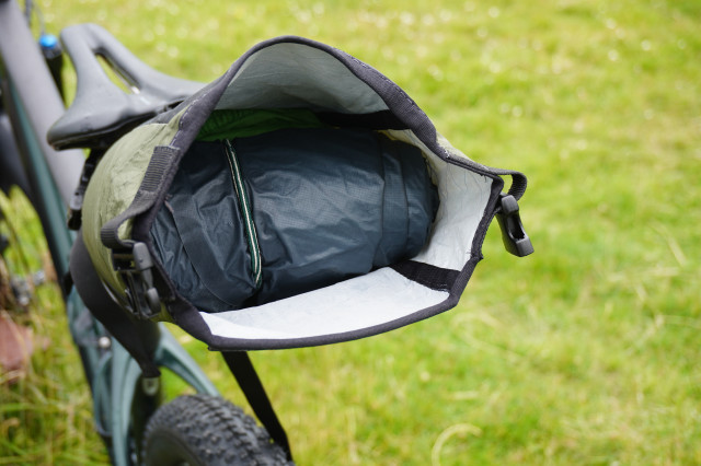 StraightCut_Dropper_Saddlebag_Open.JPG
