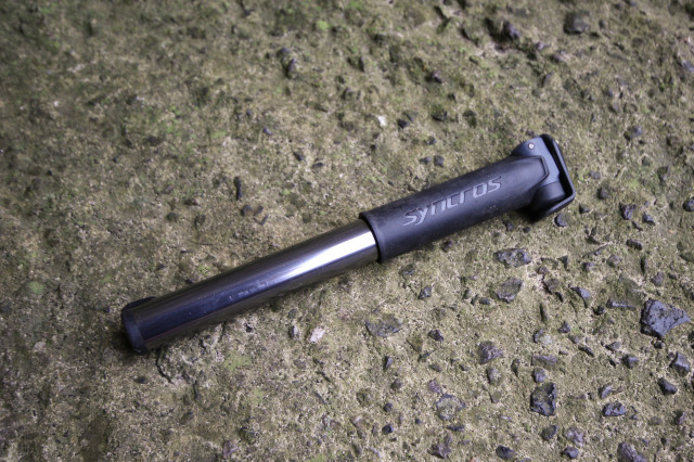 Syncros Matchbox Coupe HP2.0 Integrated Bottle Cage-1.jpg