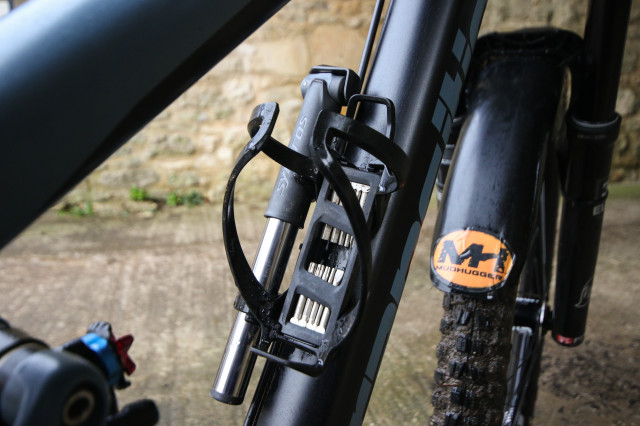 Syncros Matchbox Coupe HP2.0 Integrated Bottle Cage-4.jpg