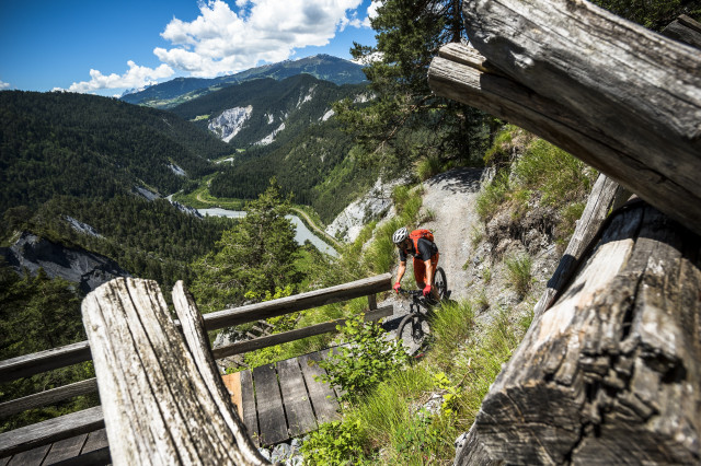 Trek Powerfly 9 FS - riding 4.jpg
