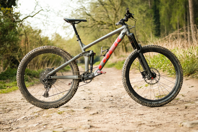 Trek Remedy 7 Detail whole bike 3.jpg