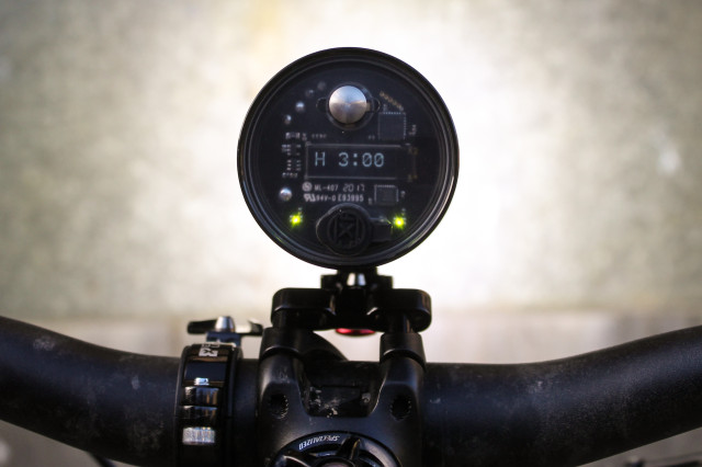USE Exposure Six Pack MK8 Front Light-5.jpg