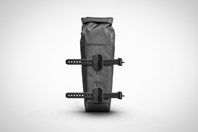 2022 Tailfin V-Mount Pack-SHOT-7.gif