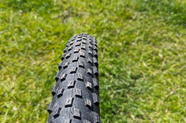 Vittoria Barzo XC Trail Tread 2.jpg
