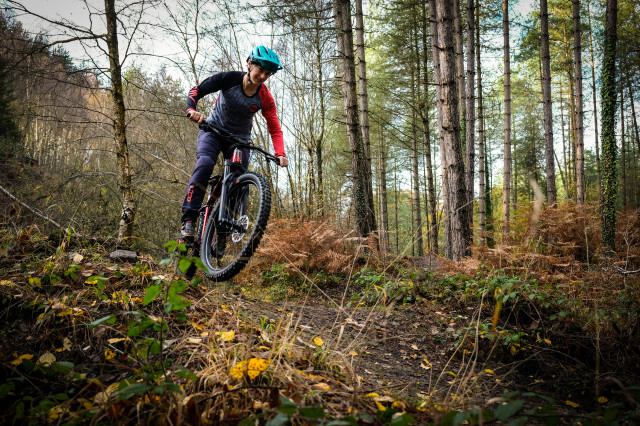 Vitus Sentier 27 VRS hardtail Riding-2.jpg