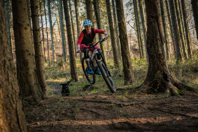 Vitus Sommet 27 Riding-3.jpg