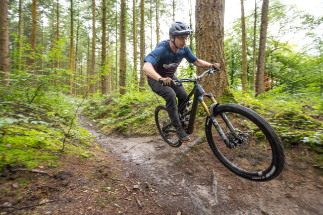 YT Industries Jeffsy riding 7.jpg