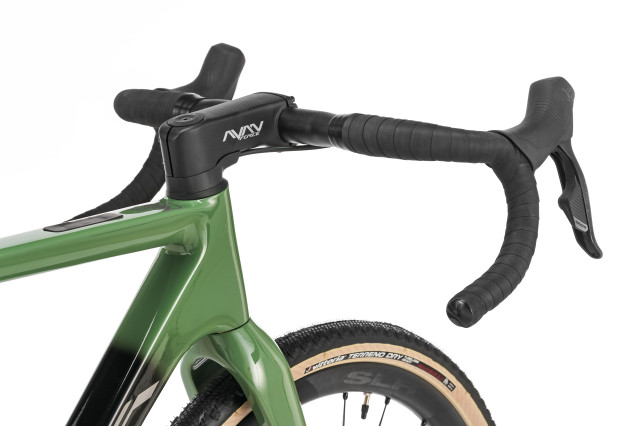 2022 Berria Bellador Allroad gravel bike cockpit