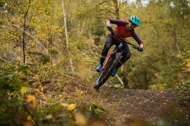 Nukeproof Mega 275 Carbon RS Riding 2