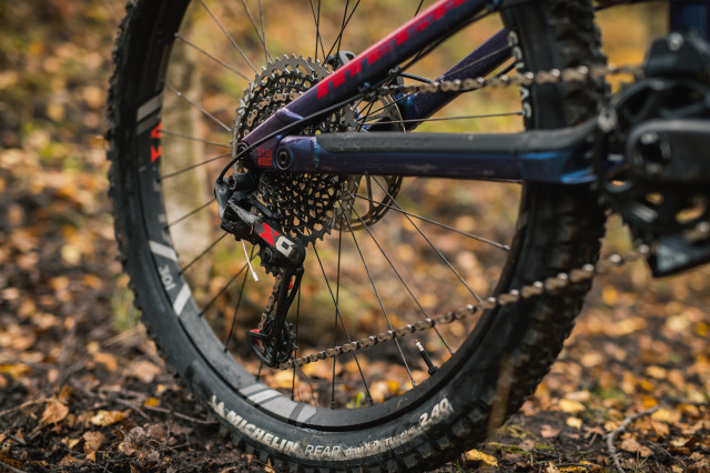 Nukeproof Mega 275 Carbon RS Detail chain stay