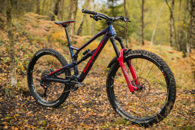 Nukeproof Mega 275 Carbon RS Detail whole bike