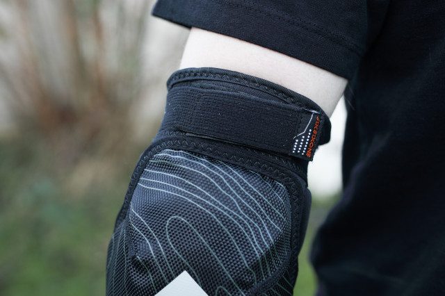 SixSixOne DBO elbow pad strap