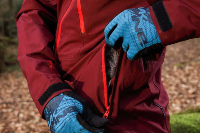 Madison roam hand pocket