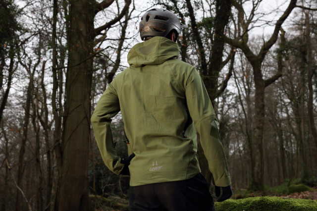 leatt dbx 5.0 all mountain jacket back