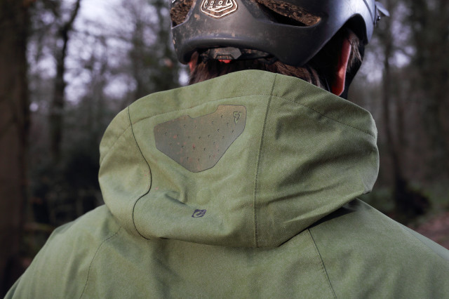 leatt dbx 5.0 all mountain jacket folded hood