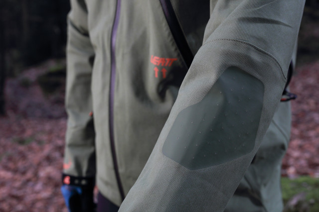 leatt dbx 5.0 all mountain jacket elbow 2