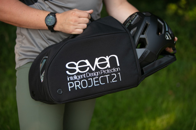 7iDP Project 21 Pro Trail helmet_1