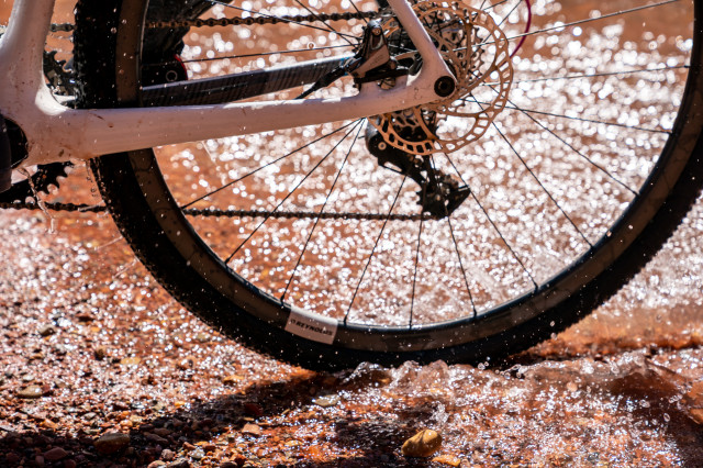 2022 reynolds G700 wheels action.jpg