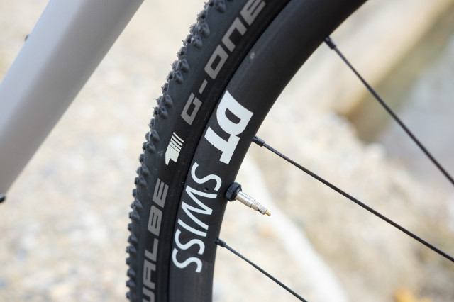 bljp-DT_Swiss_Cross_Road_Carbon-2.jpg