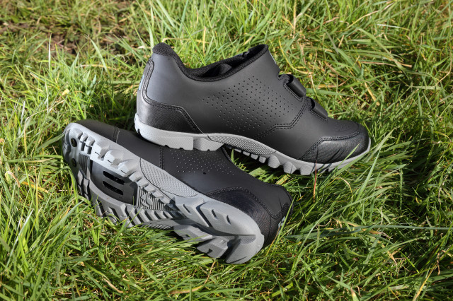 bontrager evoke side + tread.jpg