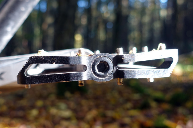 eXotic-Alloy-Flat-pedals-side.jpg