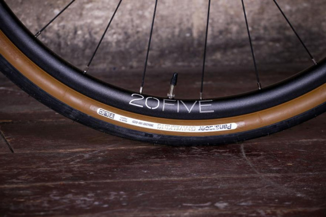 enigma-endeavour-rim-and-tyre.jpg