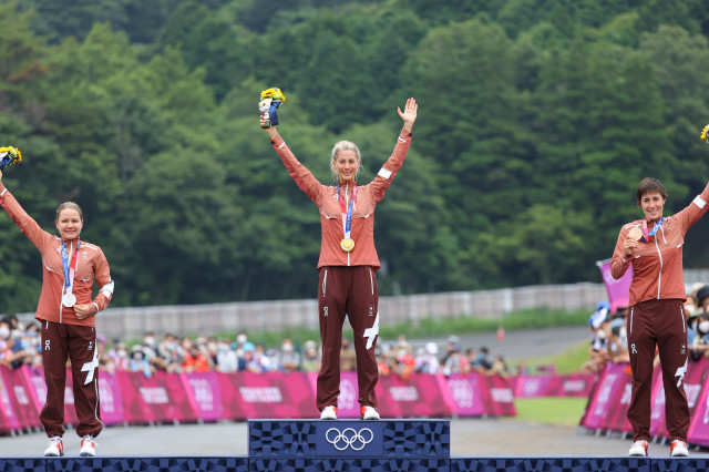 jolanda neff switzerland podium mountain bike tokyo 2020 olympics.JPG