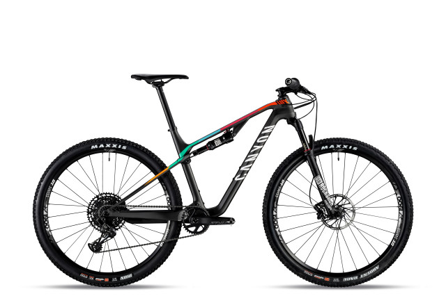 lux-cf-sl-6-pro-race_attack_black.jpg