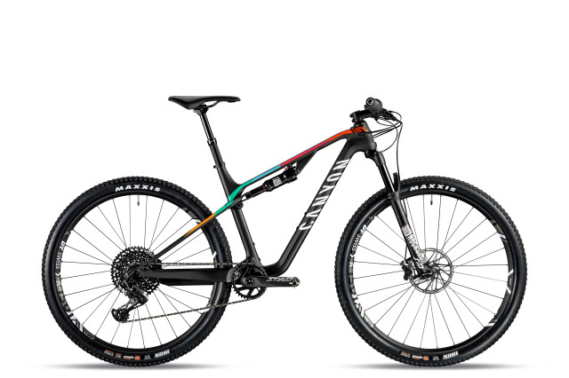 lux-cf-sl-8-pro-race_attack_black.jpg