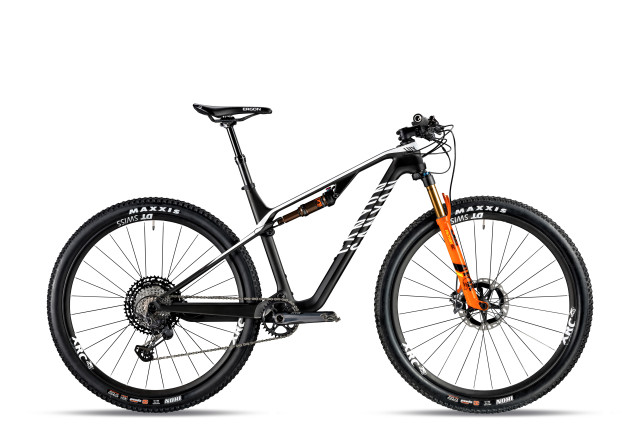 lux-cf-slx-9-race-team_team_replica.jpg