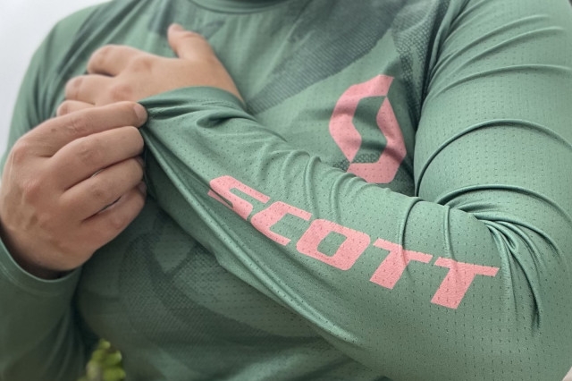 2022 Scott Trail Vertic Women's Jersey - Close up 2