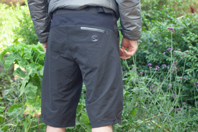 showers-pass-imba-dwr-shorts-review-02.jpg
