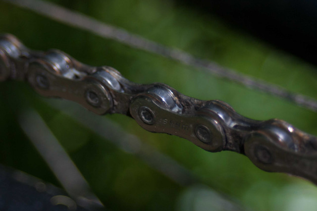squirt-lube-on-chain.jpg