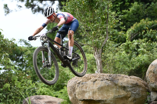 tom pidcock gold medal team gb great britain mountain bike tokyo 2020 olympics bike jump.JPG