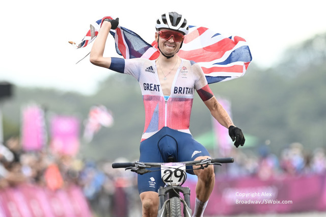 tom pidcock gold medal team gb great britain mountain bike tokyo 2020 olympics.jpg