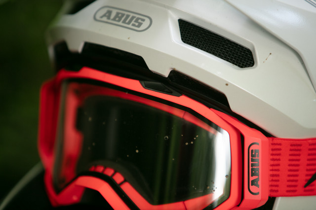 top2024 abus buteo top.jpg