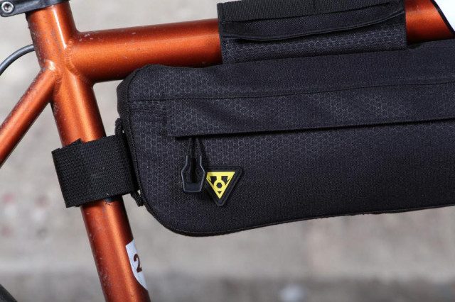 topeak-midloader-straps.jpg