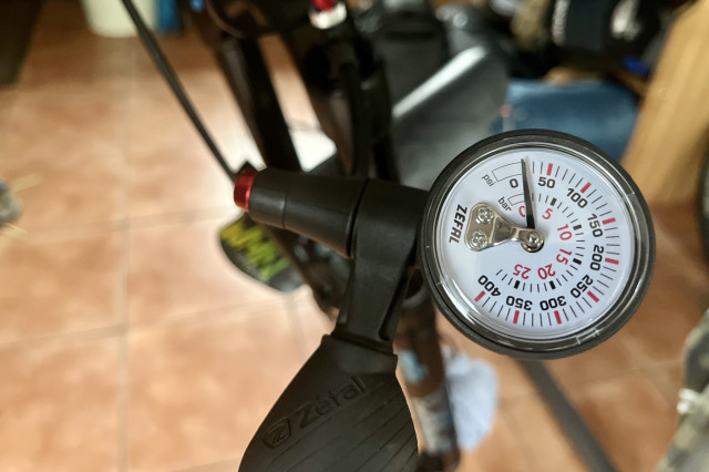 Zefal Z-Shock Pump close up