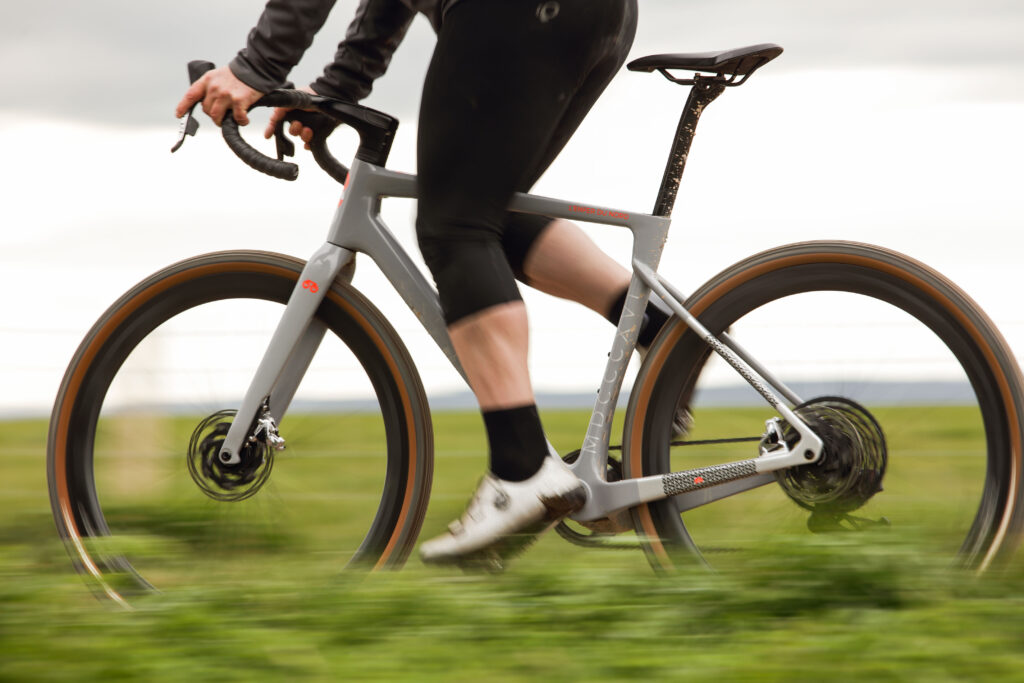 1816 Lenfer du nord sram axs mullet pan close