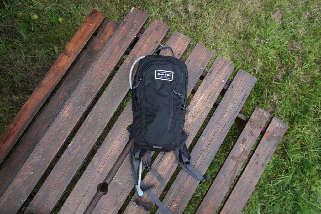 2020 Dakine Shuttle 6l hero.jpg