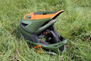 Leatt DBX 4.0 V20.1 helmet review