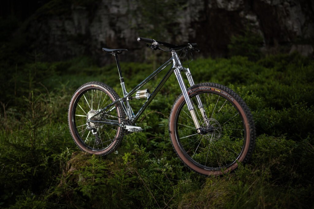 2020 huhn cyclesMOORHUHN-129 hero.jpg